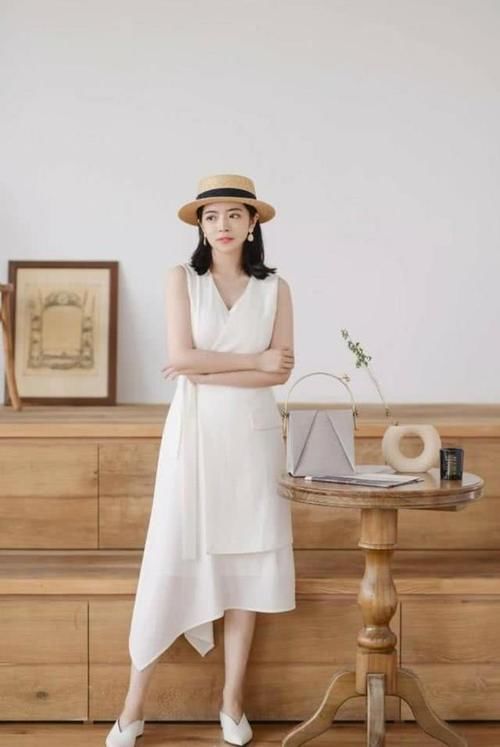  女人：优雅的40岁女人，还在想怎么穿搭吗？学学时尚博主三木的高级穿搭