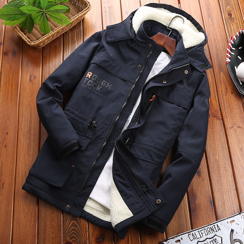 今年的冲锋衣又火了!这几款巨巨巨流行，特适合五十多岁男人