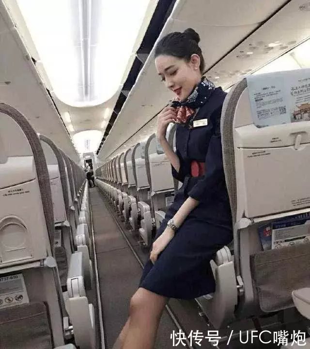 街拍美女：朝气蓬勃的空姐，与你零距离接触