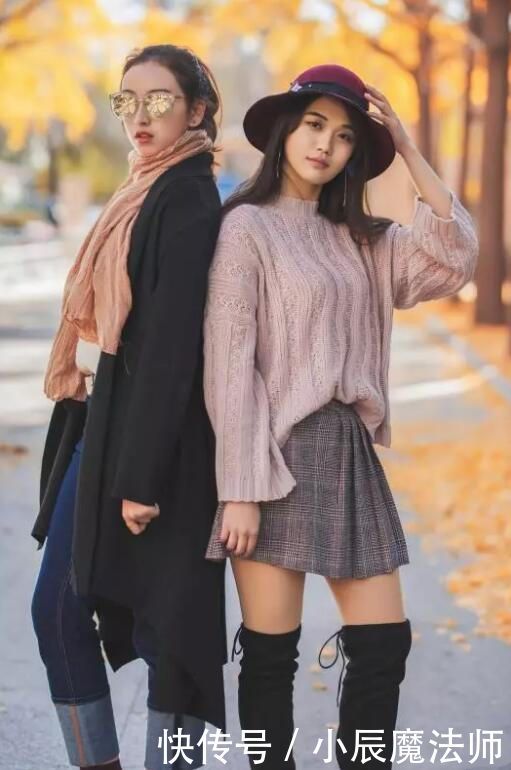 「 美女」自己喜欢就好，不过搭配短裙穿更好看，街拍美女：黑丝袜or白丝袜