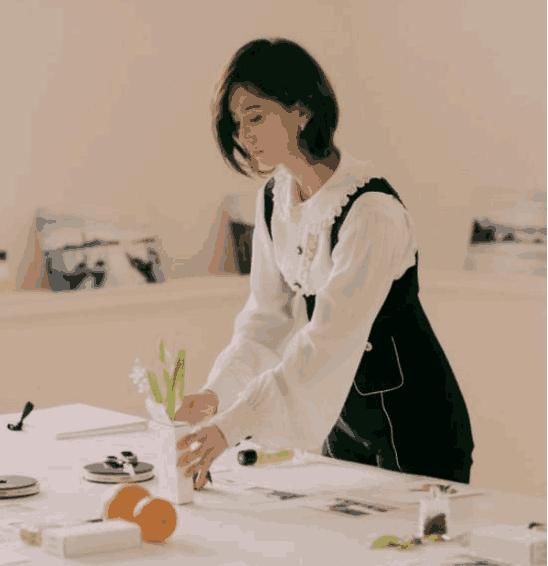 刘雯穿泡泡袖气质惊呆，景甜也是甜美可人，最有气质的还是刘诗诗