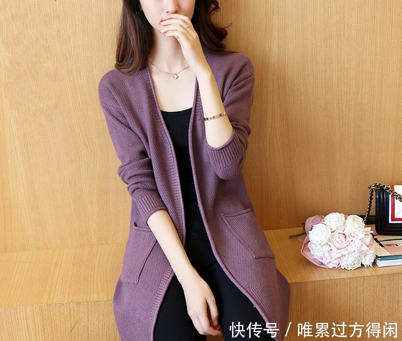 小脚裤赶紧扔了吧！现在早秋流行：针织衣+烟管裤，更显高级美