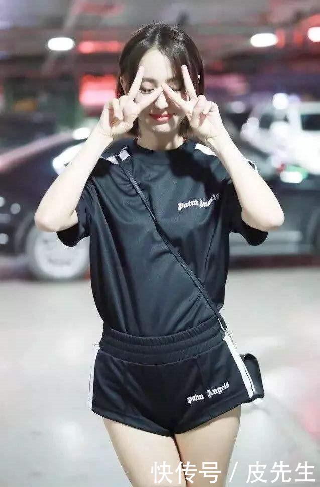杨幂穿运动装，杨颖穿运动装，佟丽娅穿运动装，都不如她有气质
