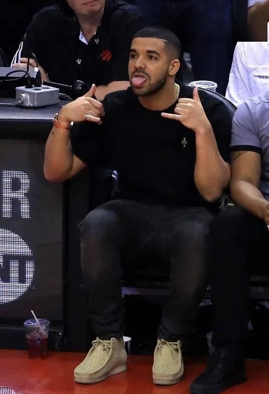  『俘获了不少』如何以「小众」鞋款诠释OG潮流？Drake、Kanye上脚的Wallabee就是答案。