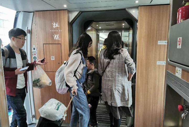  座位■坐了多年高铁，终于明白二等座，为什么没有 “E”，只有A