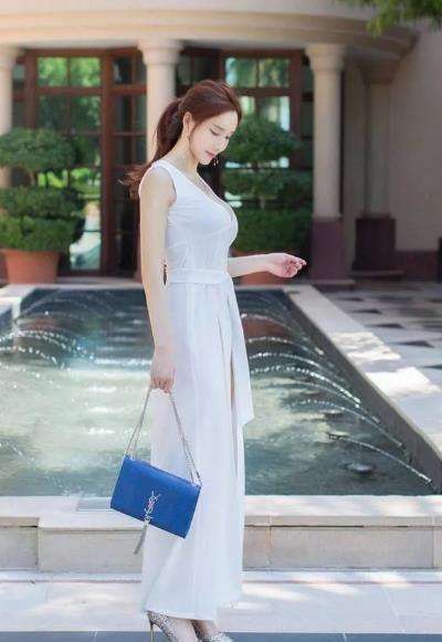 街拍: 当我看到图7站在水边时, 其他小姐姐就已经入不了我的眼了