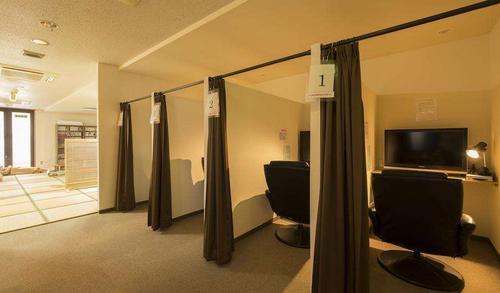 风靡日本的“胶囊酒店”,为何受年轻人热捧?驴友:很方便安全!