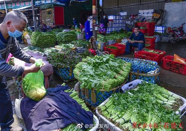  恢复■武汉城市生鲜陆续恢复营业，白沙洲大市场恢复繁忙场景