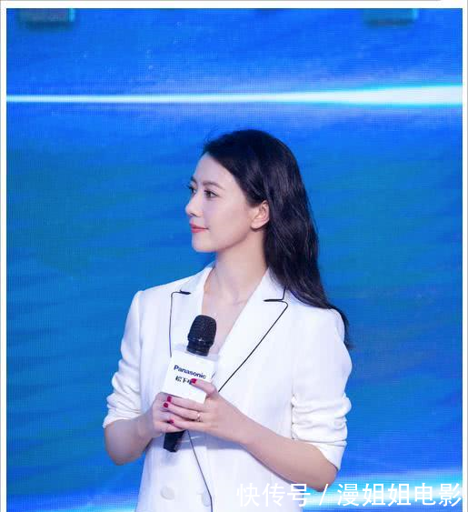 看了高圆圆的白西装，再看看张钧甯，真想对赵又廷说一句好福气