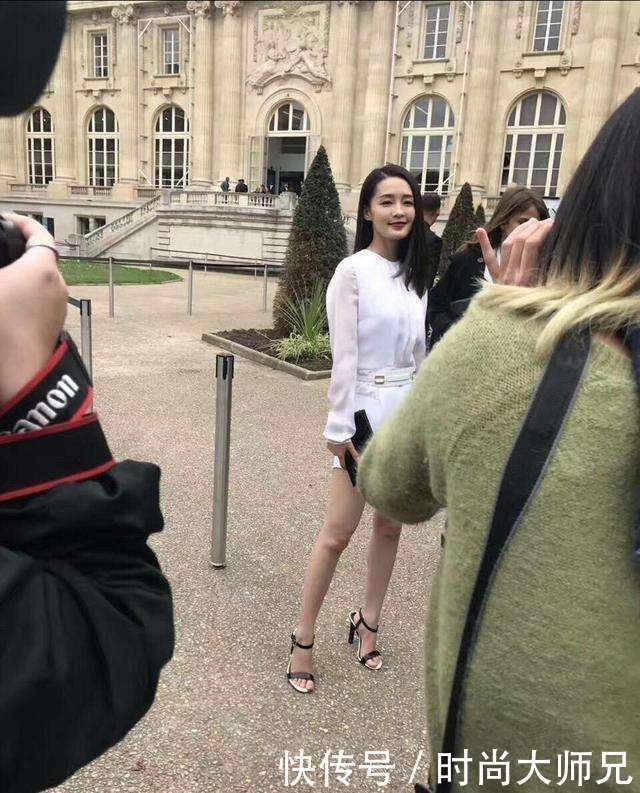 路人巴黎偶遇李沁街拍, 现场未修图流出, 离开PS女神长这样!