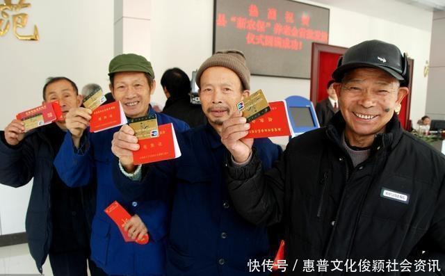 60岁灵活就业人员,养老金领取3500元,事业单位退休能领多少钱