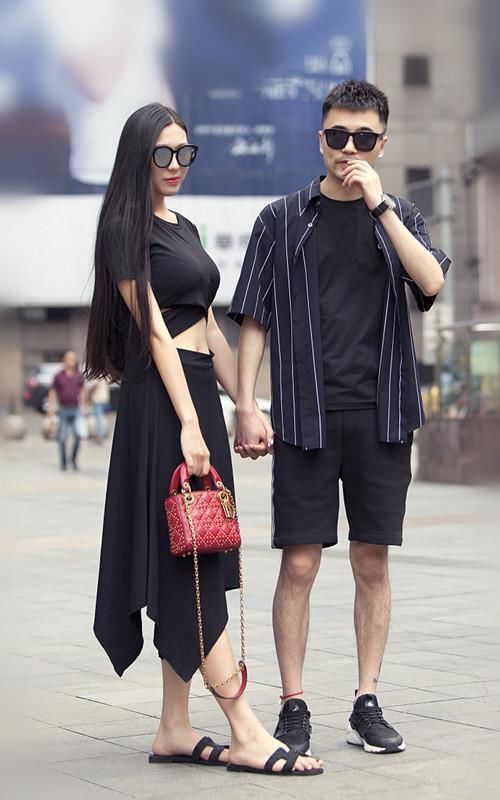 街拍，你还在烦恼穿着不够高端大气吗?不妨看一下她们的着装