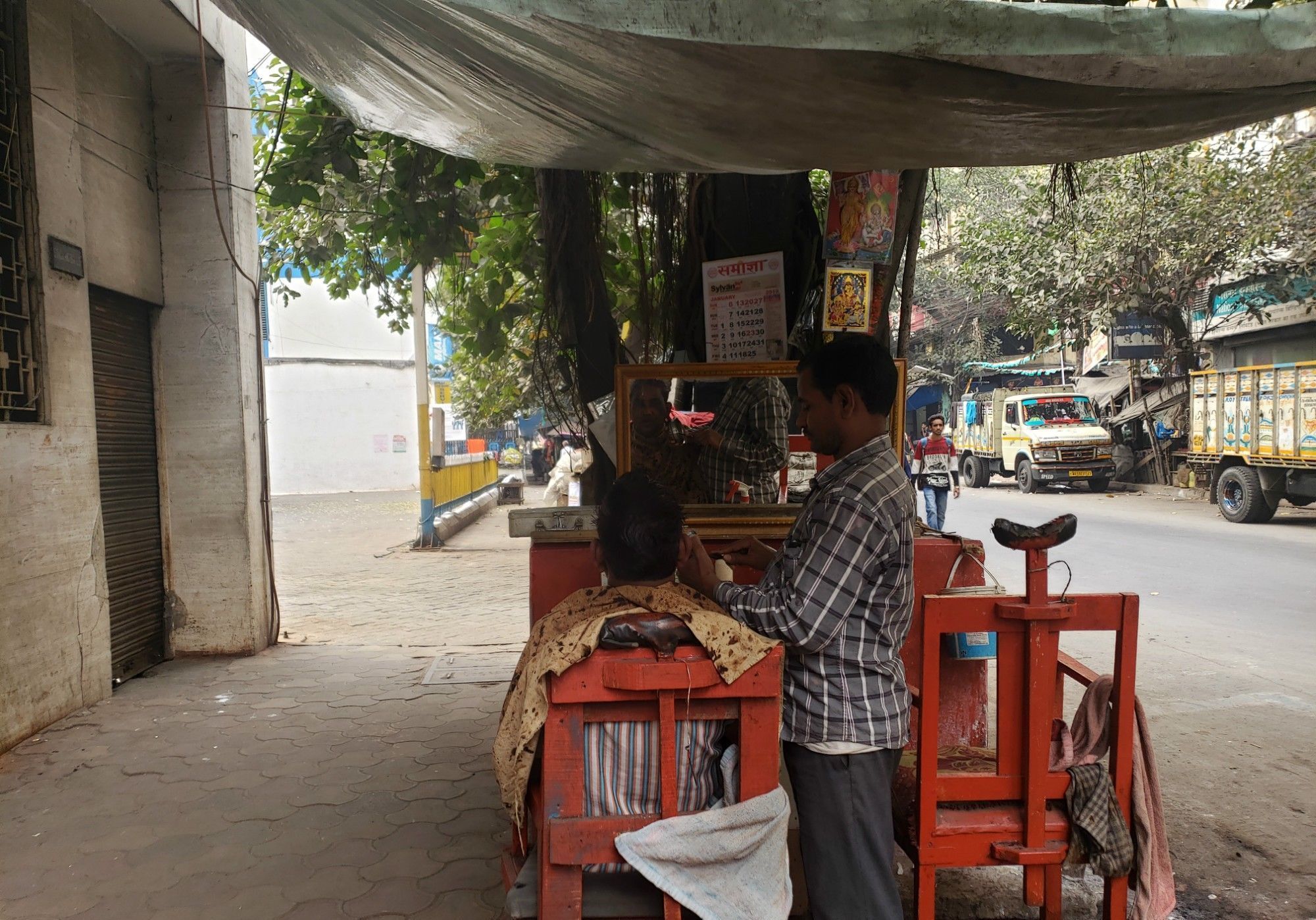 实拍印度第3大城市的街景，曾为英属印度首都，不如国内5线城市