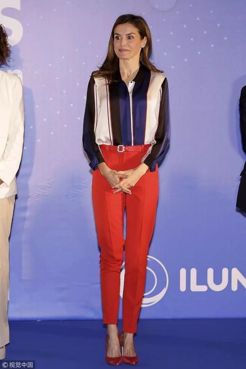 穿出优雅夏日风，我听这位西班牙王后的