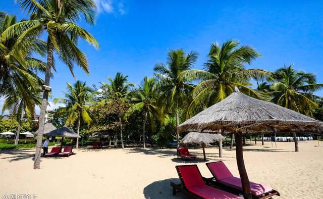 赶在冬天前来三亚，整片海滩都是你一个人的