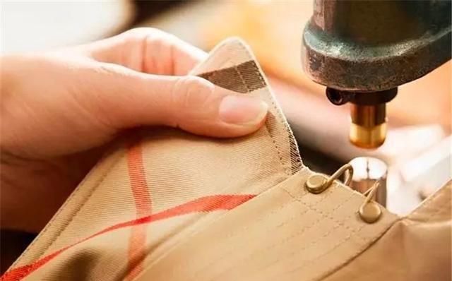 『Burberry』Burberry风衣年年穿,它的冷知识你知道多少?为啥设计这样?