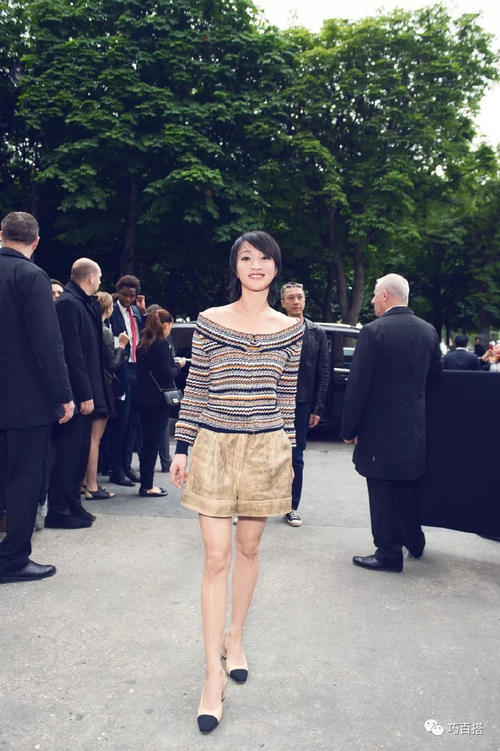 49岁王菲和43岁周迅罕见同框，气质相差真大，网友：不尴尬吗