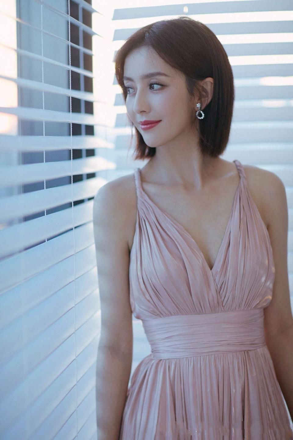 发型师对佟丽娅太好了，新接长发，不要太美!