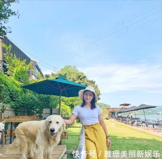  [气质]何姿秦凯合体亮相，女的穿白色连衣裙气质惊艳，男的穿西装超时尚