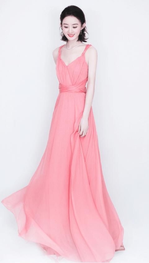 赵丽颖一改清新形象，穿上牛仔连体裤，一样时尚养眼