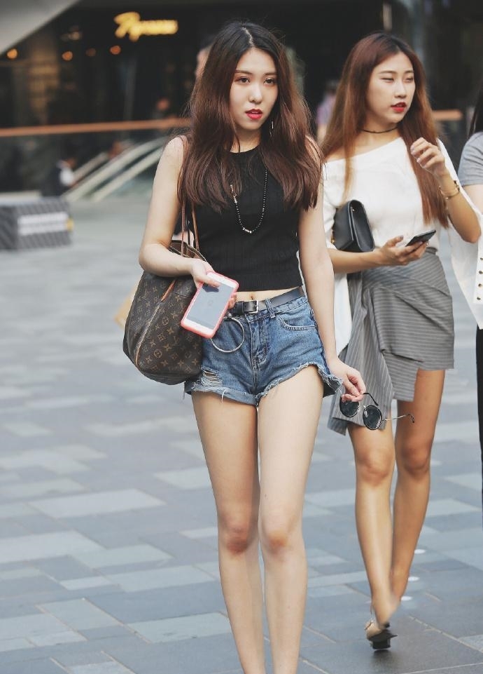 『身材』街拍:超有气质的仙女小姐姐,身材也超级好