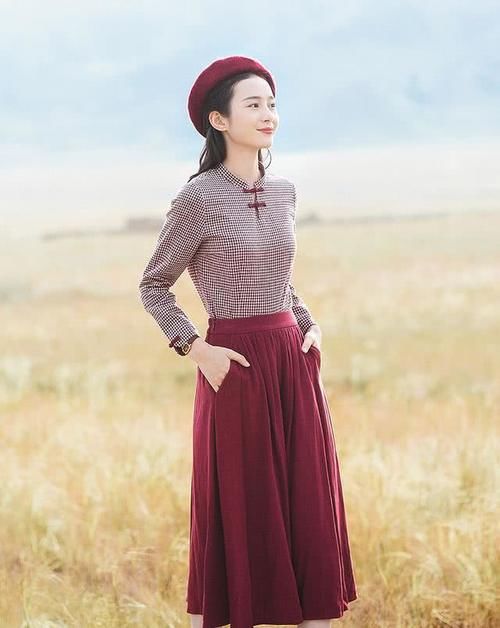  「女生」身高不足160的女生，开春建议“中式上衣＋半裙”，清纯减龄又显高