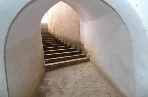 中国有个神奇的村子,村民在地下住了4000年