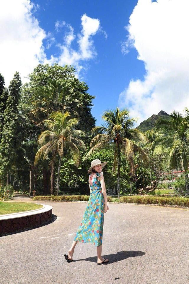 同穿平价长裙，江疏影穿出贵妇感，热巴却土味十足！