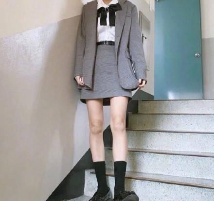  『搭配』女孩都爱的9款小裙子，可辣可甜可轻熟，初春那么穿复购极高！
