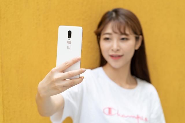 遇到这样的白色高通骁龙845手机,就直接买了吧!