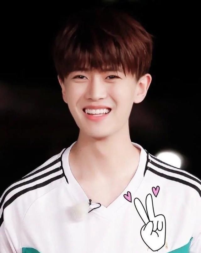 独自:张新成和任嘉伦小时候被父母打后的反应,一个机智一个独自委屈