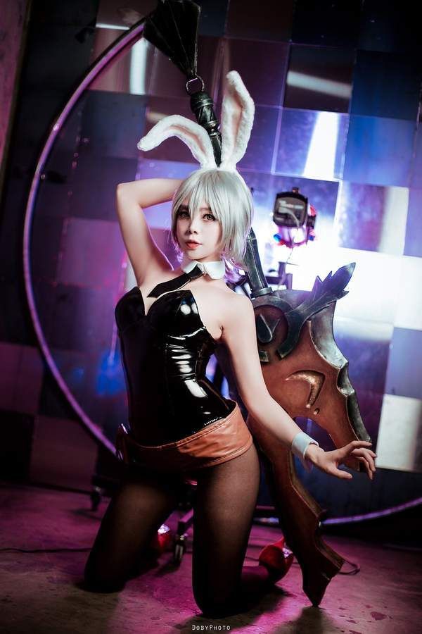 韩国辣妹Cos《LOL》兔女郎瑞雯 黑丝美腿让人欲罢不能