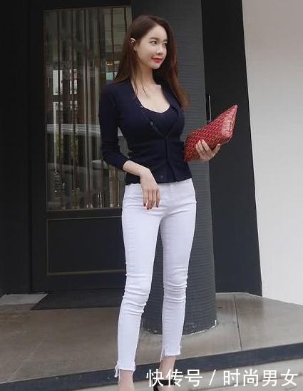 靓丽女神穿搭紧身裤，尽显优雅气息，更加的突显身材！