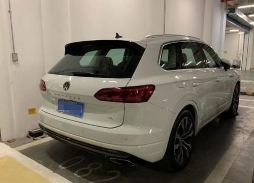  『途锐』新款顶配大众途锐提车，行驶近千公里，车主：除了油耗其它都满意