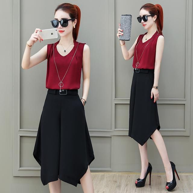 要减龄又要气场，放弃紧身裤吧，阔腿裤才是粗腿女孩的救星