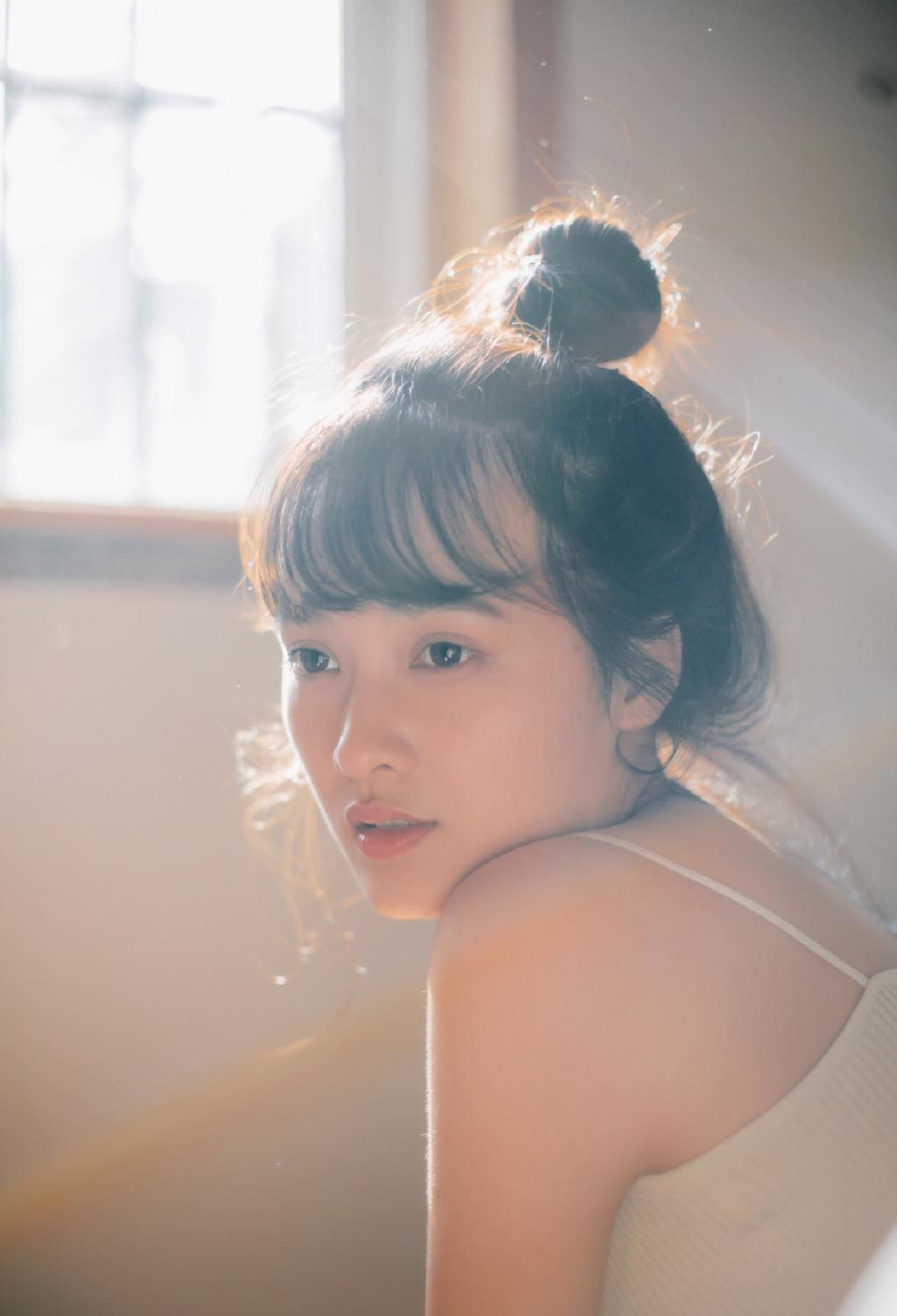 丰腴吊带美女火辣性感私房写真图片