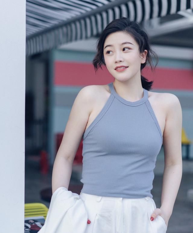  【漂亮】气温回升薄弱爽利的春装方式了，这种漂亮的穿衣搭配轻轻松松掌控