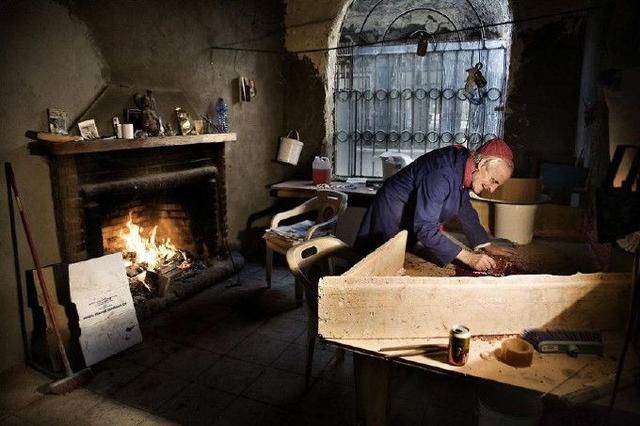 他用半个世纪捡来的垃圾建成教堂，不用起重机，仅凭双手创造奇迹