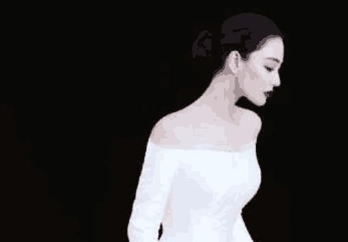 张馨予军婚,韩雪发微博祝福,几句话暴露了她俩的爱情观