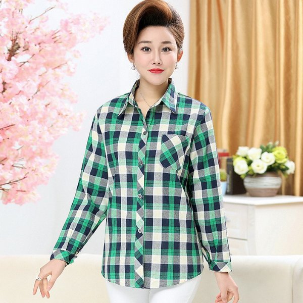 妈妈，秋天从不穿高跟鞋!平底鞋搭配套装，显瘦又减龄