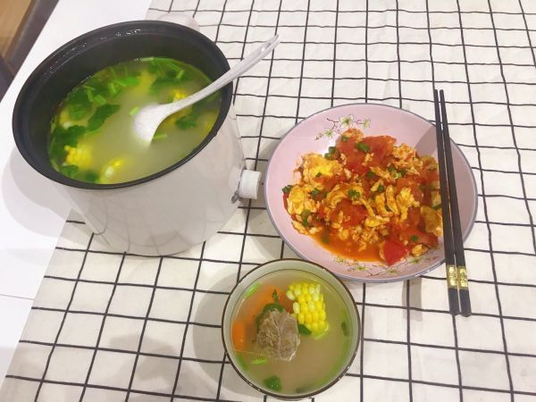 胡萝卜:胡萝卜玉米排骨汤