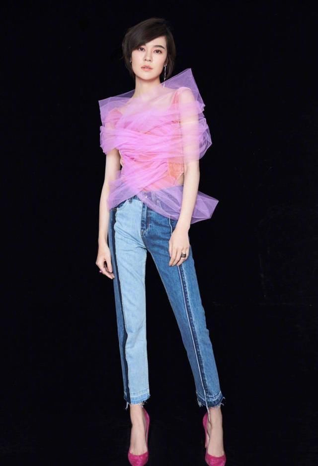 郁可唯的另类时尚,裤子反着穿,能看懂的请举个手!