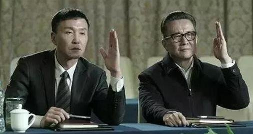  人民的名义@人民的名义：开会时，沙瑞金说完话李达康做了什么？