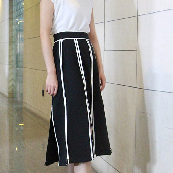 天气越来越热，还在为了穿牛仔裤而烦恼?试试这样穿，想不美?难