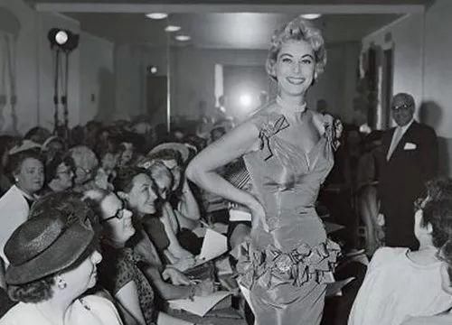 如何才能坐上四大时装周秀场的头排?