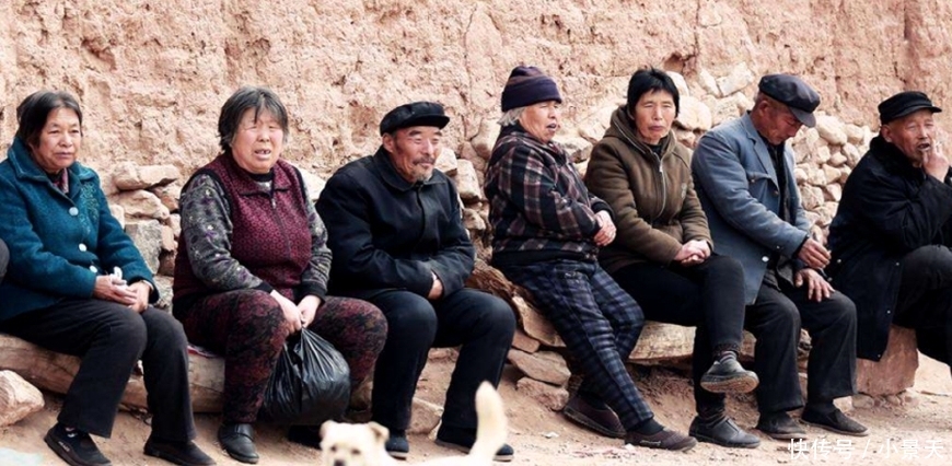 农民注意：家里有这张证的，赶紧找村委会领钱，每户近2000元！