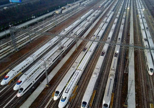 印度游客到中国体验高铁，指出缺点给了中评，网友：一致赞同