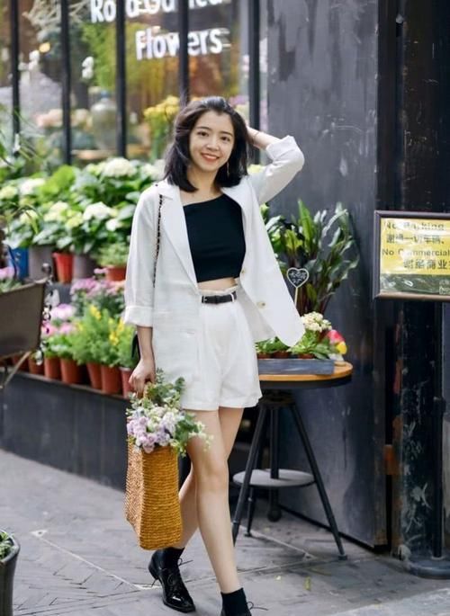  「搭来」三木的高级穿搭来啦！白色小西装配白色休闲西装热裤，清新又时髦