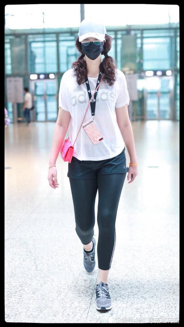 1米92惠若琪胆真大！白T恤薄到什么都看得见！网友：太吸睛！