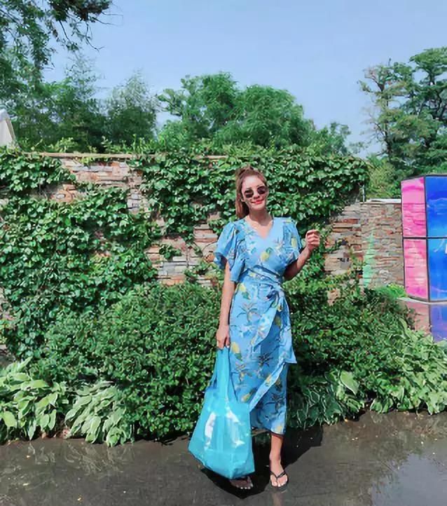 她婚姻失败不幸流产，42岁逆袭成马甲线女神，和小鲜肉谈恋爱！